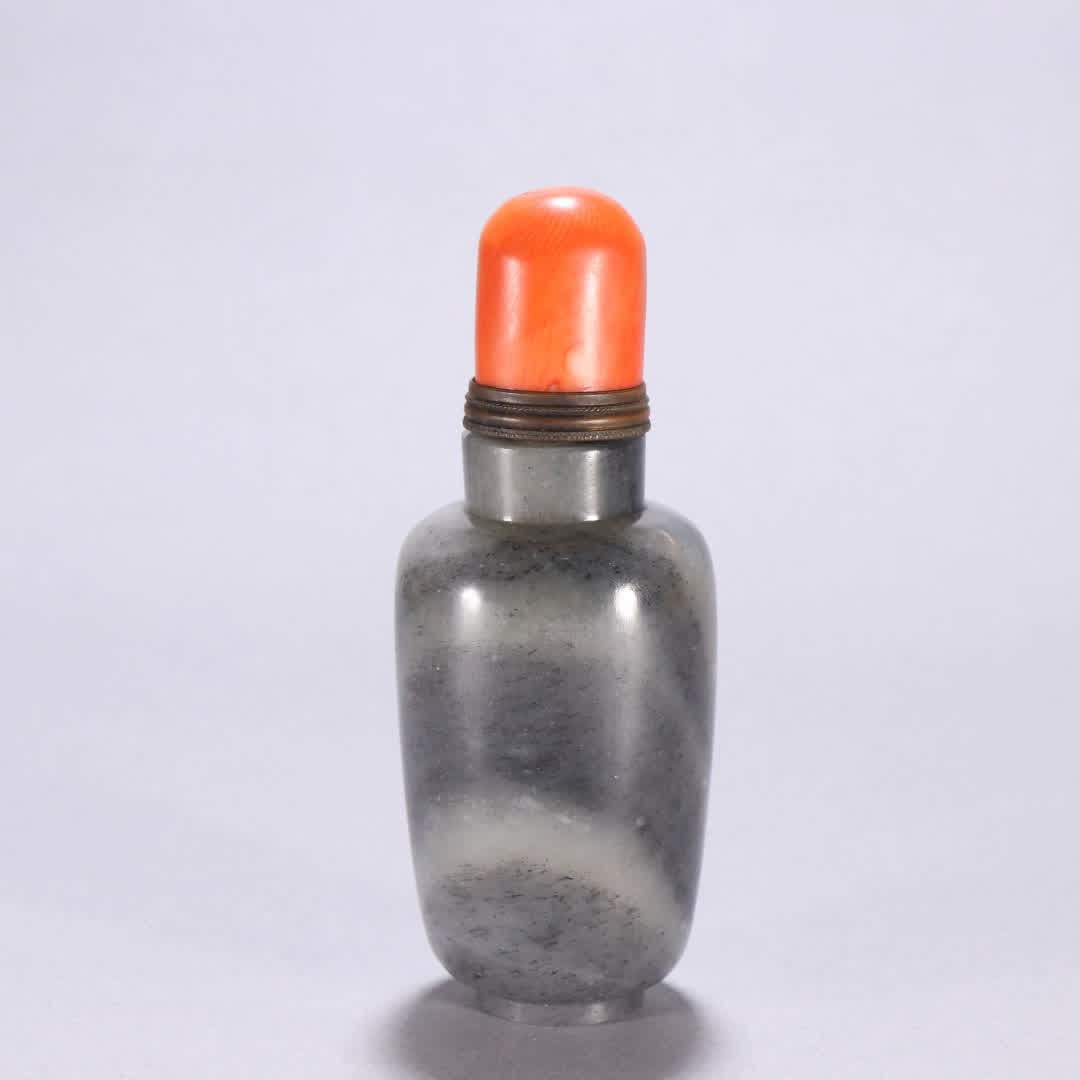 A Qing Dynasty blue and white seed snuff bottle: Qing Dynasty blue and white seed material snuff bottle SIZE: H:11cm W:4.2cm W:195.5g (The Dimensions Of All Batches Are Manually Measured.If You Need More Detailed Information, Please Contact Our Cust