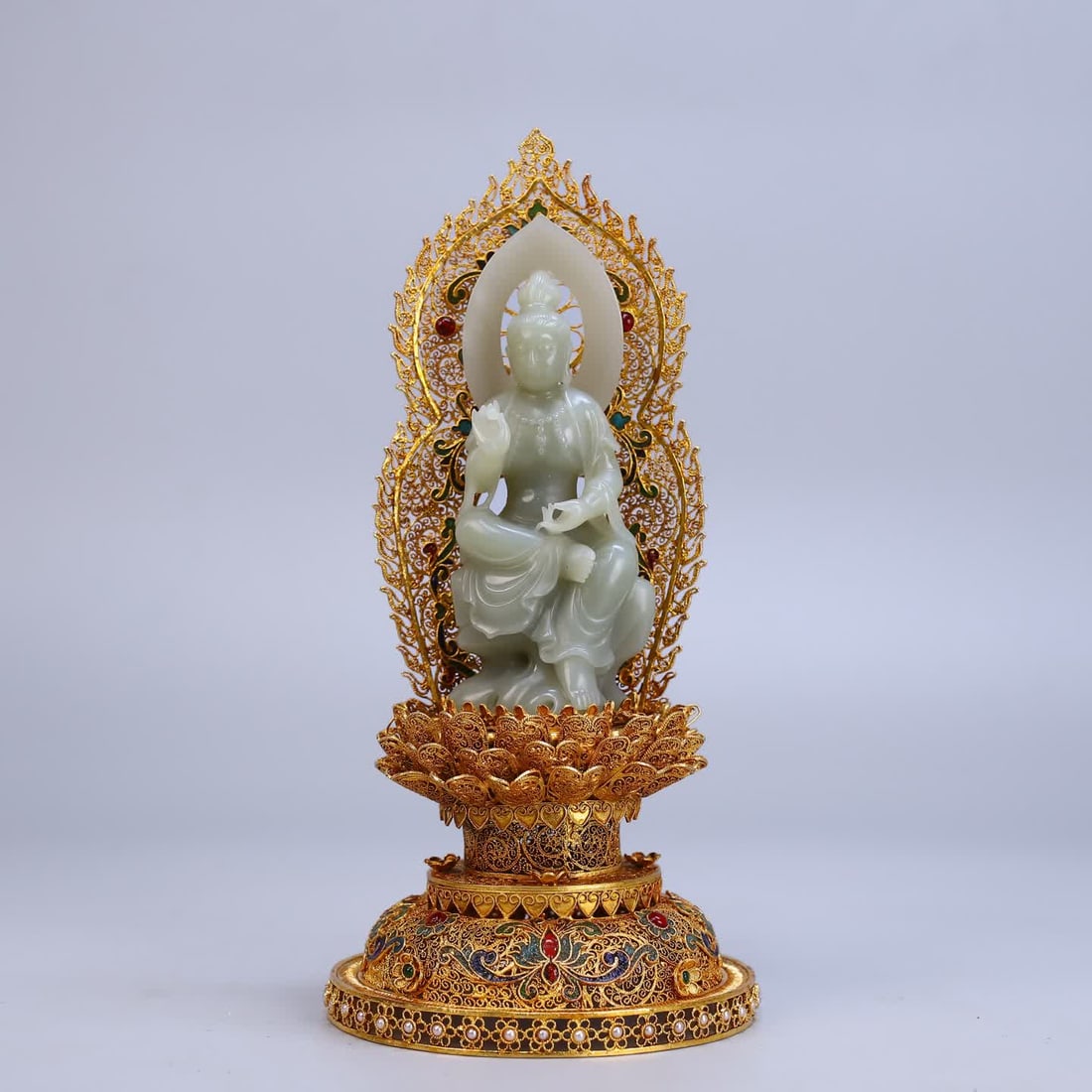 A Qing Dynasty filigree gilt inlaid with Hetian jade Guanyin statue: Treasure filigree gilt inlaid with Hetian jade Guanyin statue SIZE: H:24cm W:9cm W:600g (The Dimensions Of All Batches Are Manually Measured.If You Need More Detailed Information, Please Contact Our C