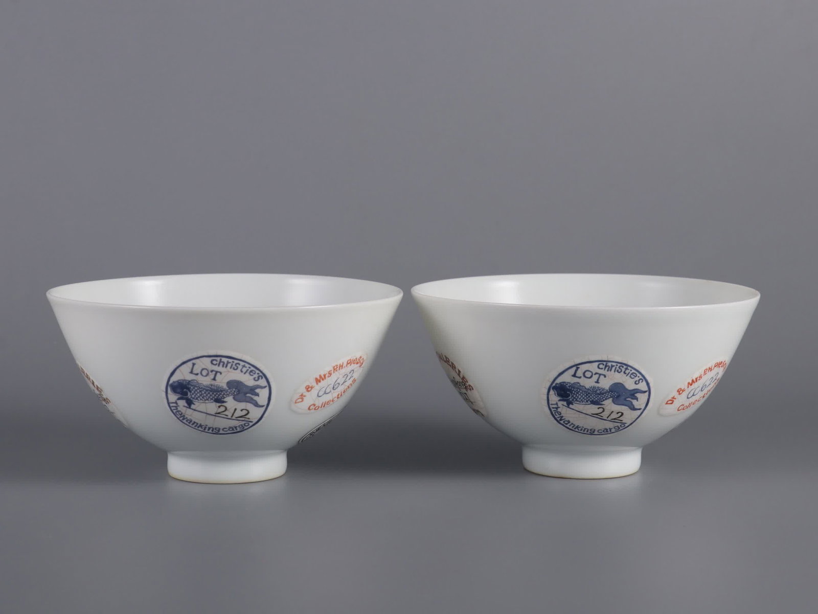 A pair of pastel auction label bowls made in the Qianlong period of the Qing Dynasty (1 of 9)