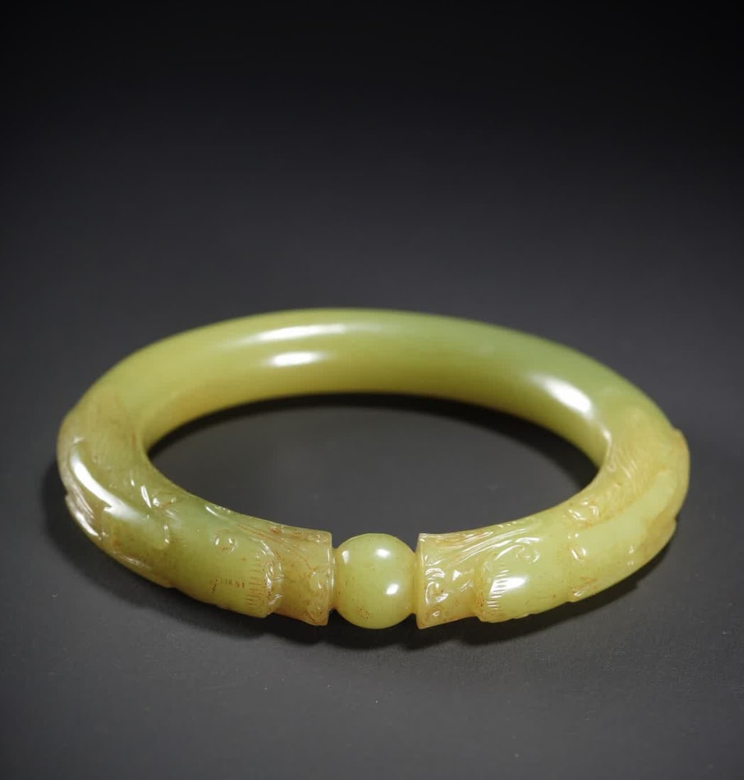 A Qing Dynasty Hetian topaz two dragon bead bracelet (1 of 10)