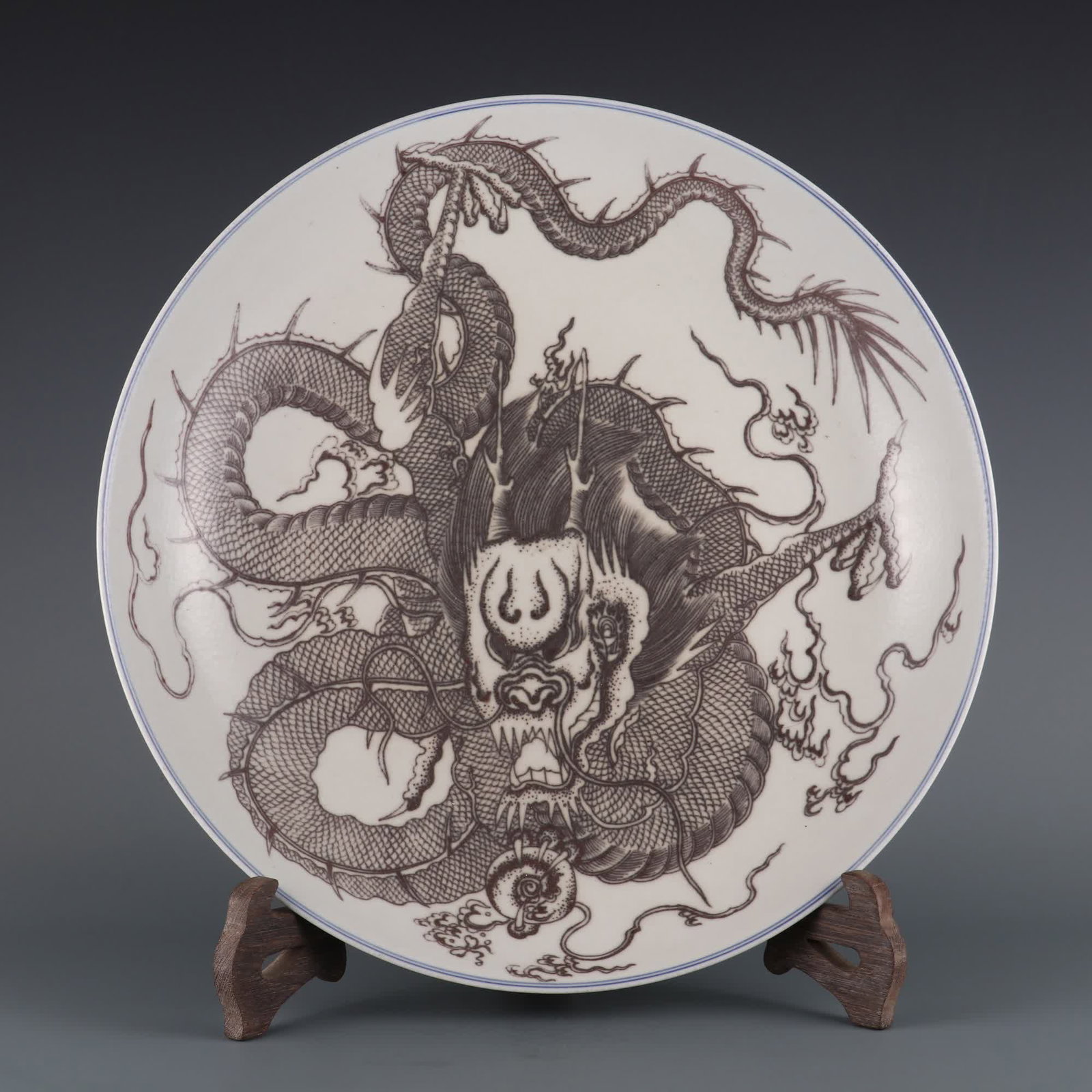 A large plate with a red dragon pattern in glaze made in the Kangxi period of the Qing Dynasty (1 of 9)