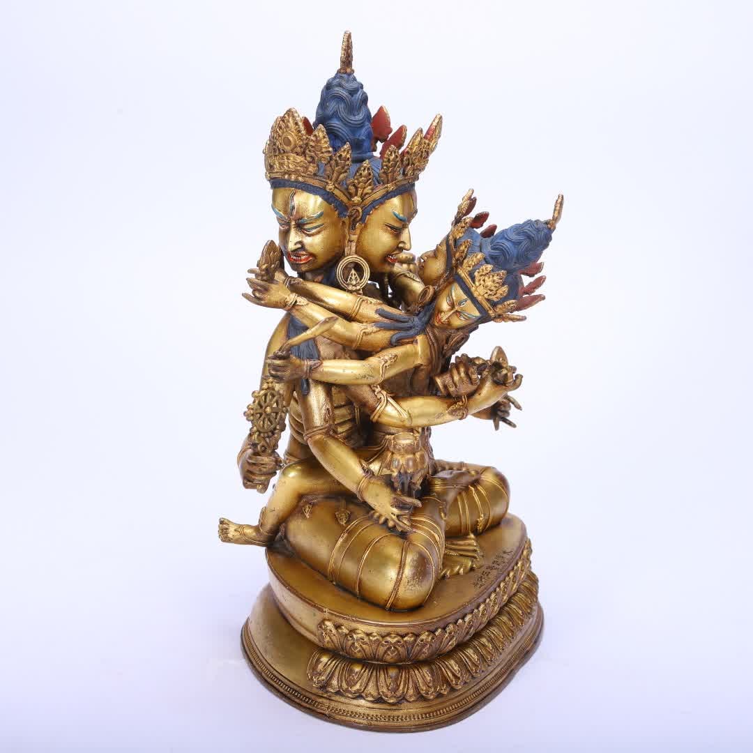 A bronze gilt Buddha statue of the Qing Dynasty: Qing Dynasty copper gilt Buddha statue SIZE: L:18cm W:11cm H:23cm W:2360g (The Dimensions Of All Batches Are Manually Measured.If You Need More Detailed Information, Please Contact Our Customer Servic