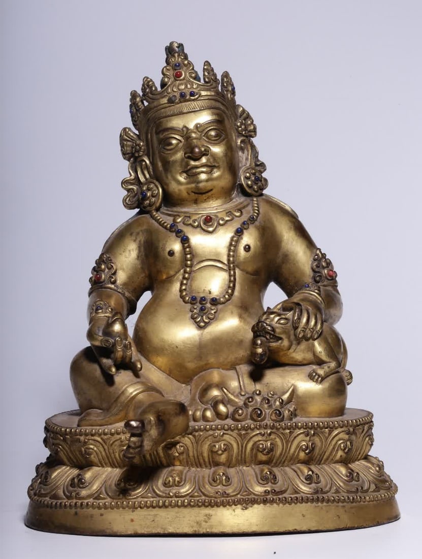 A seated statue of the God of Wealth in copper gilt in the Qing Dynasty: Qing Dynasty copper gilt yellow god of wealth seated statue SIZE: H:20cm L:15.5cm W:13cm W:2104g (The Dimensions Of All Batches Are Manually Measured.If You Need More Detailed Information, Please Cont