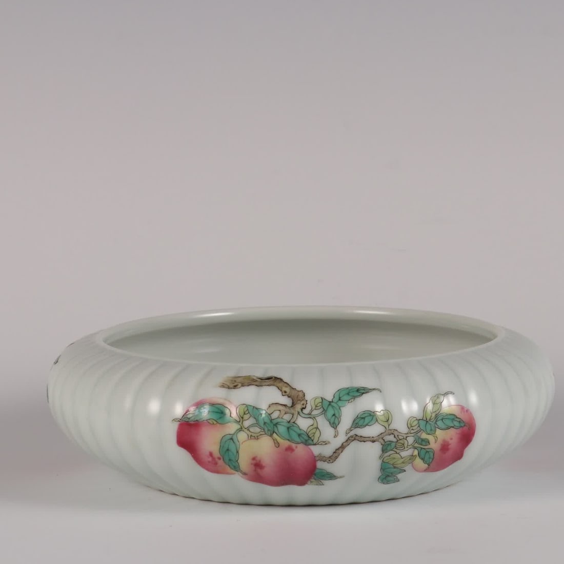 A piece of Qing Dynasty Qianlong year pastel peony three multi-patterned melon water chestnut wash (1 of 9)
