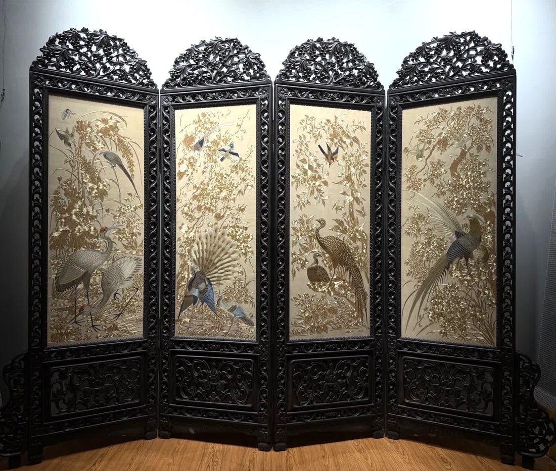 A set of Republic of China heavy industry Cantonese embroidered flower and bird screen (1 of 9)