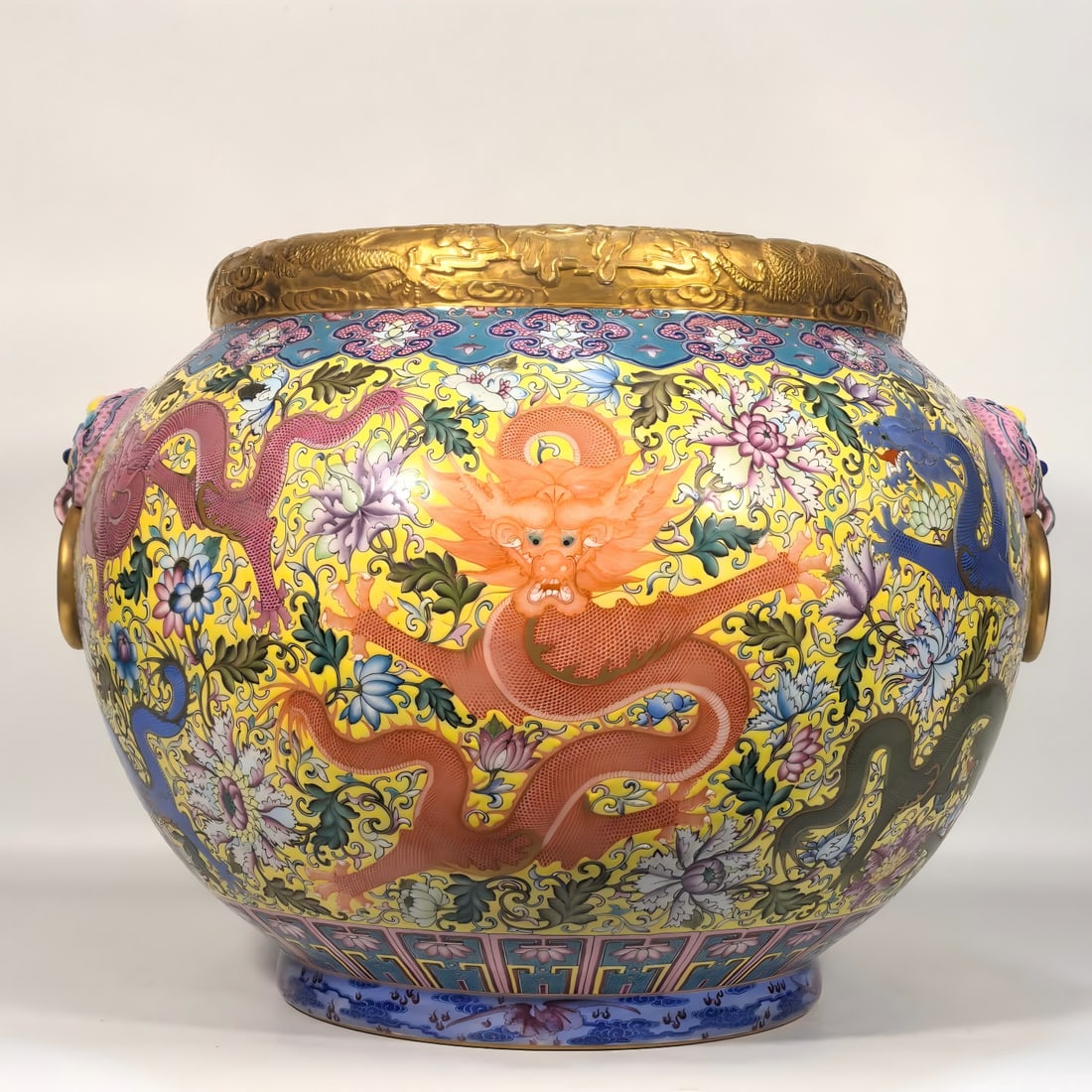 A Qing Dynasty Qianlong enamel gold-painted emperor yellow nine dragon jar: Qing Dynasty Qianlong enamel gold painted emperor yellow nine dragon jar SIZE: H:32cm MouthD:30cm Belly diameter 40cm Foot diameter 23.5cm (The Dimensions Of All Batches Are Manually Measured.If You N