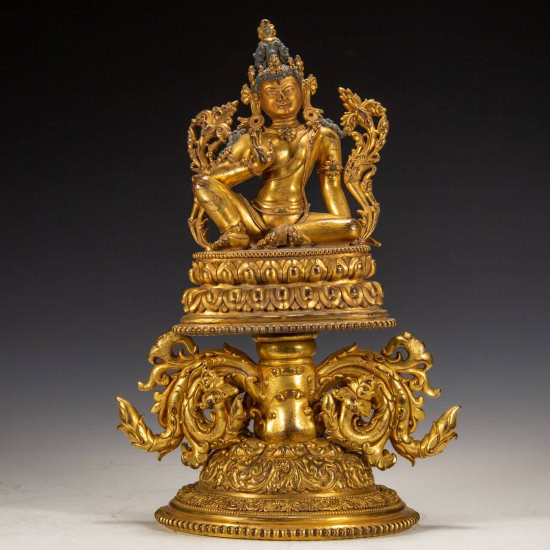 A bronze gilt Buddha statue of the Qing Dynasty: Qing Dynasty copper gilt Buddha statue SIZE: L:30cm W:22cm H:48cm W:12630g (The Dimensions Of All Batches Are Manually Measured.If You Need More Detailed Information, Please Contact Our Customer Servi