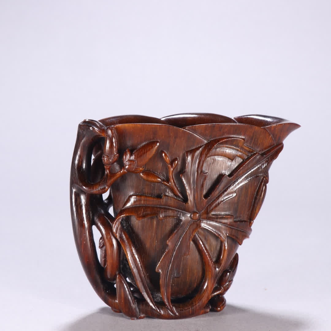 A precious horn-carved magnolia flower cup in the Qing Dynasty (1 of 9)