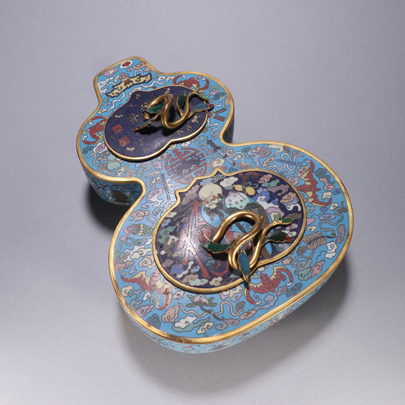 A Qing Dynasty copper gilt cloisonneWufu longevity gourd-shaped lid box: Qing Dynasty copper gilt cloisonneWufu longevity gourd-shaped lid box SIZE: H:8.6cm W:27x19.8cm W:1322.3g (The Dimensions Of All Batches Are Manually Measured.If You Need More Detailed Information, Pl