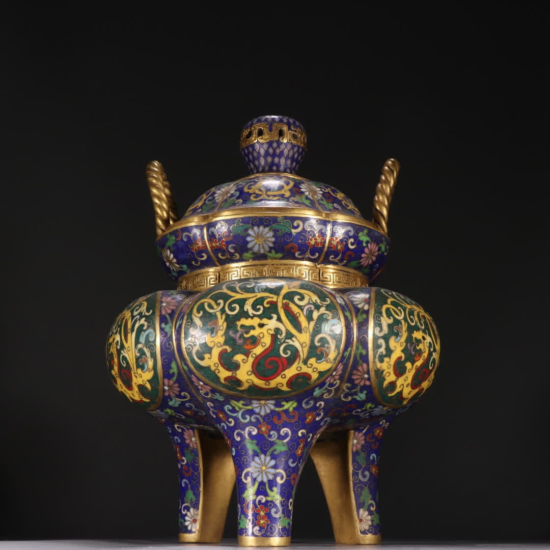 A Qing Dynasty copper-gilt cloisonnethree-legged aromatherapy stove: Qing Dynasty copper gilt cloisonnedragon pattern three-legged aromatherapy stove SIZE: H:27.5cm W:20cm W:5160g (The Dimensions Of All Batches Are Manually Measured.If You Need More Detailed Informatio