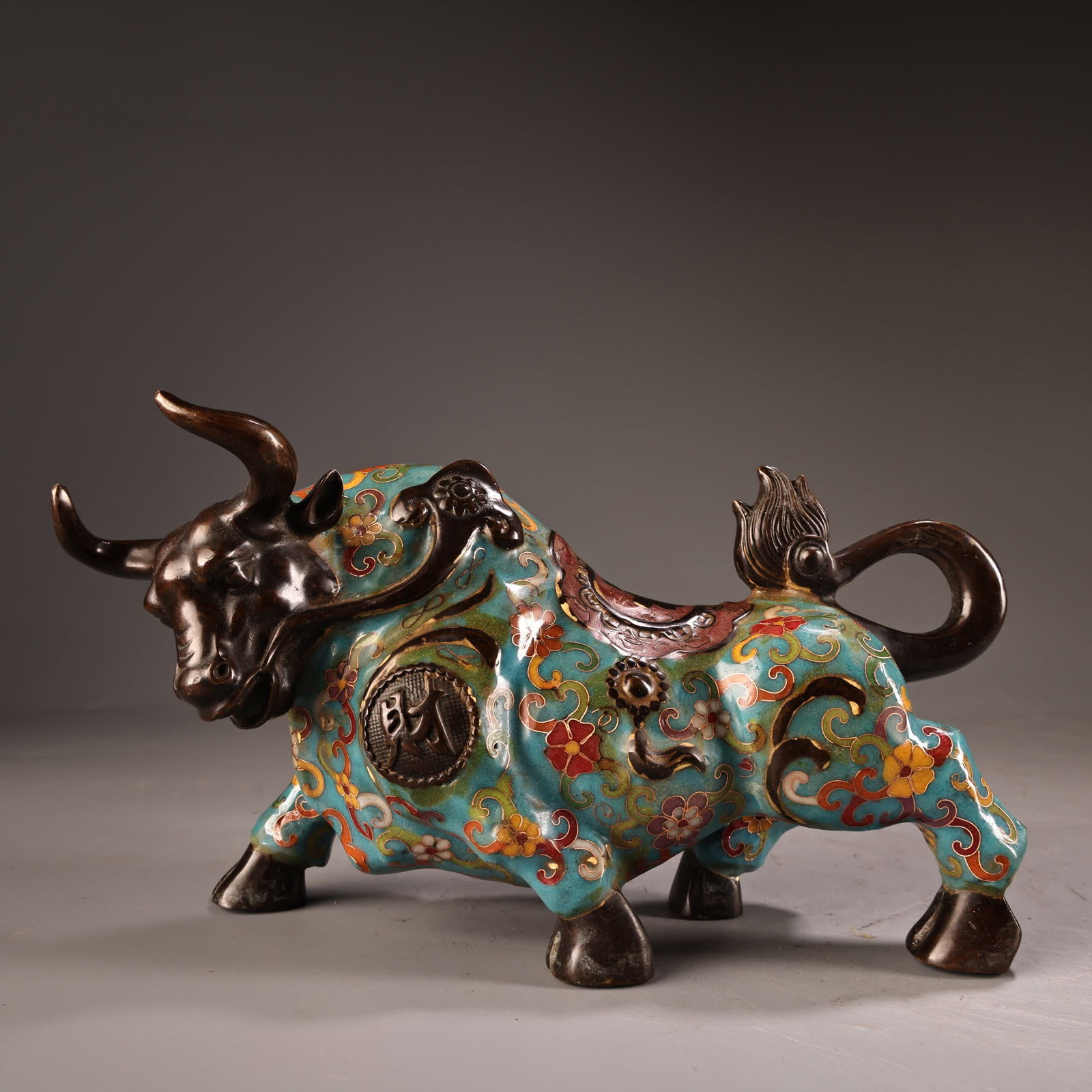 A Ming Dynasty engraved cloisonnecloisonneenamel color lucky cow: Ming Dynasty engraved cloisonnecloisonneenamel color lucky cow SIZE: W:2400g H:16cm W:28cm (The Dimensions Of All Batches Are Manually Measured.If You Need More Detailed Information, Please Contact Ou