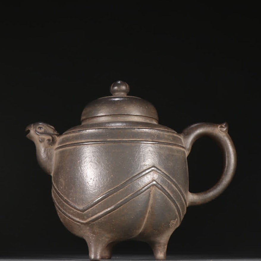 A famous purple sand phoenix head three-legged teapot: Famous purple sand phoenix head three-legged teapot SIZE: H:15cm W:16.5cm (The Dimensions Of All Batches Are Manually Measured.If You Need More Detailed Information, Please Contact Our Customer Servic