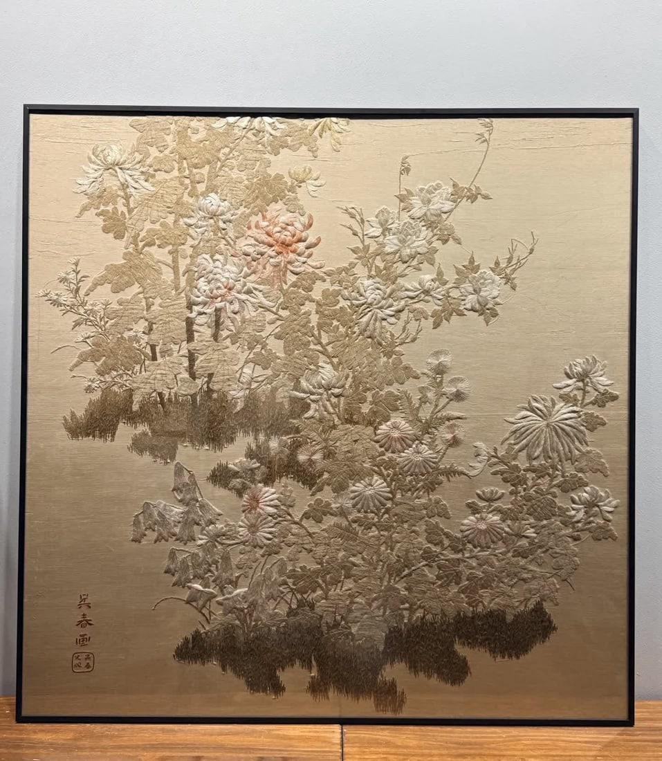 A piece of late Qing Dynasty Republic of China champagne-colored embroidery blooms richly (1 of 8)
