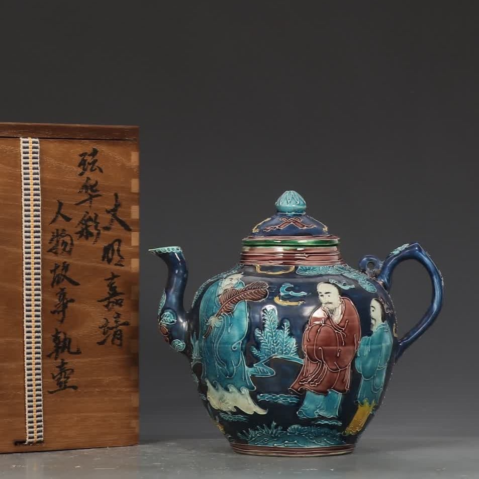 A Ming Dynasty Jiajing enamel character story holding pot: Ming Dynasty Jiajing enamel colorful character story holding pot SIZE: H: 16.5cm MouthD: 6cm Belly diameter 13cm (The Dimensions Of All Batches Are Manually Measured.If You Need More Detailed Informat