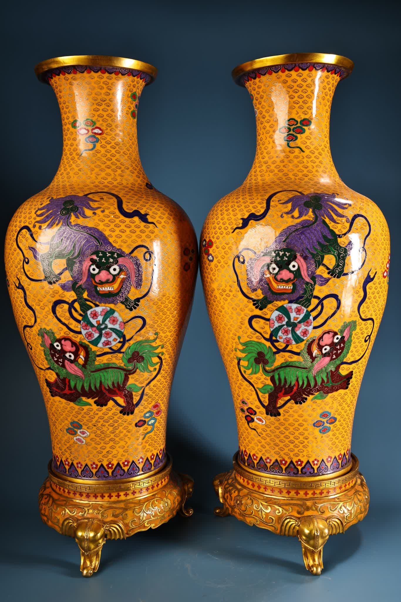 A pair of Qing Dynasty copper tire cloisonneenamel vases (1 of 6)