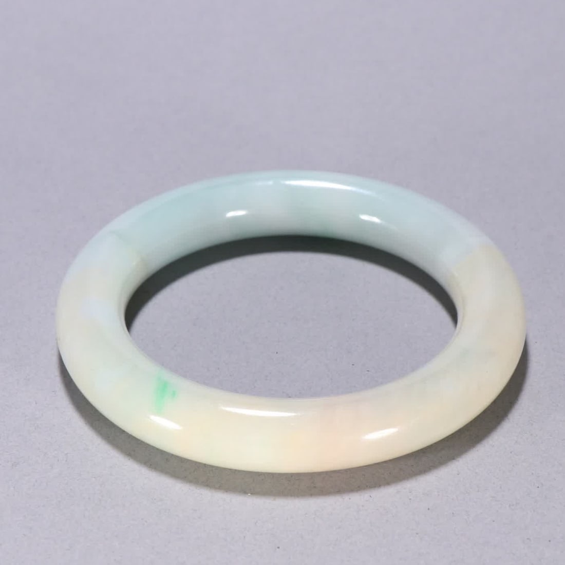 A jade bracelet from the Qing Dynasty (1 of 9)