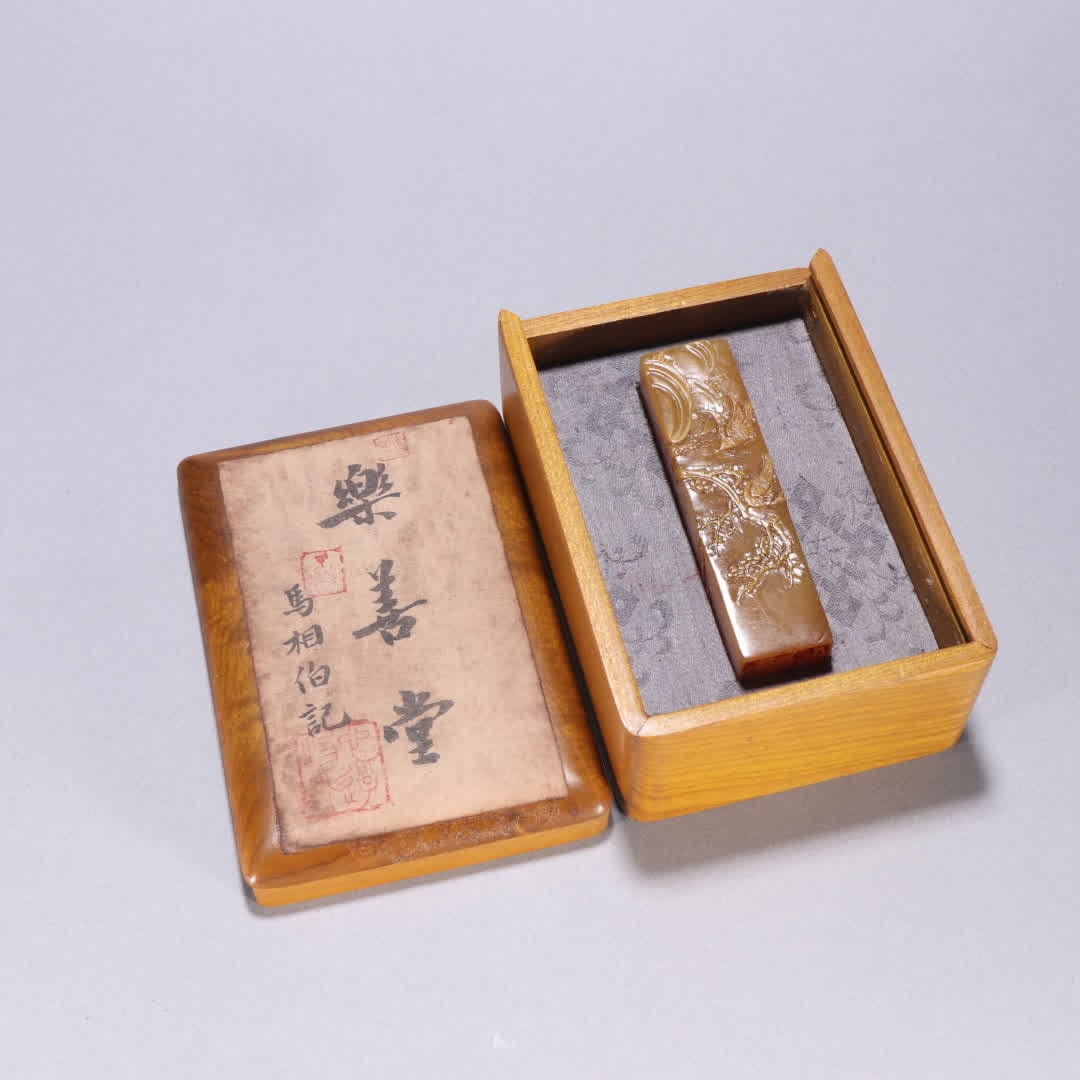 A Tong Danian model Tian Huangshi was happy to have an eyebrow seal: Tong Danian Tian Huangshi was happy to get the seal on the tip of his eyebrows SIZE: H:8.7cm W:2.2cm W:97.9g (The Dimensions Of All Batches Are Manually Measured.If You Need More Detailed Information,