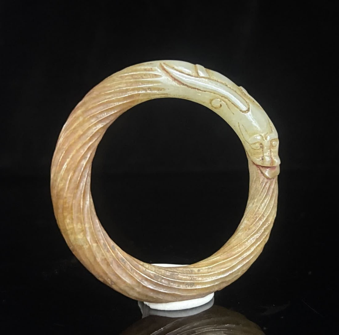 A Han Dynasty dragon drawing ring: Han Dynasty dragon brushed ring SIZE: 7.0x1.0cm 39g (The Dimensions Of All Batches Are Manually Measured.If You Need More Detailed Information, Please Contact Our Customer Service Before Bidding.)