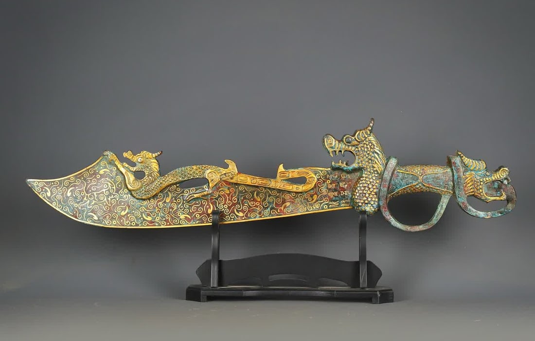A Han Dynasty bronze inscription dragon sword: Han Dynasty bronze Cuojin inscription dragon sword SIZE: W:3000g L:93cm W:23cm (The Dimensions Of All Batches Are Manually Measured.If You Need More Detailed Information, Please Contact Our Customer