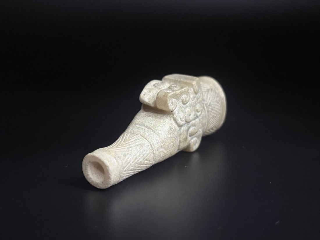 A Han Dynasty dragon-patterned jade pipe - 3
