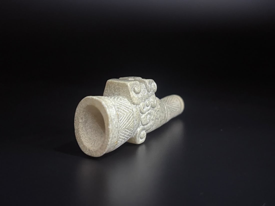 A Han Dynasty dragon-patterned jade pipe - 4