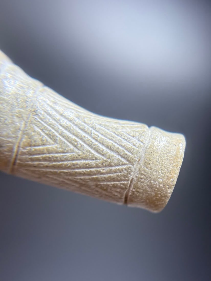 A Han Dynasty dragon-patterned jade pipe - 7