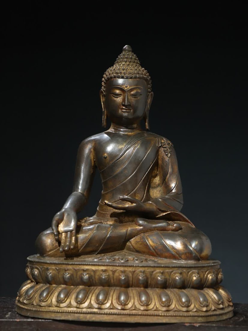 A statue of Amitabha Buddha in copper clay in the Qing Dynasty: Qing Dynasty copper clay gold Da Sun Tathagata Amitabha Buddha statue SIZE: H:46cm W:35cm T:25cm W:7.98kg (The Dimensions Of All Batches Are Manually Measured.If You Need More Detailed Information,