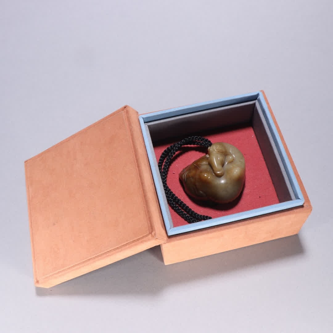A Hetian jade camel pendant: Qing Dynasty Hetian jade camel pendant SIZE: H:3.5cm W:5.3cm W:164.3g (The Dimensions Of All Batches Are Manually Measured.If You Need More Detailed Information, Please Contact Our Customer Service