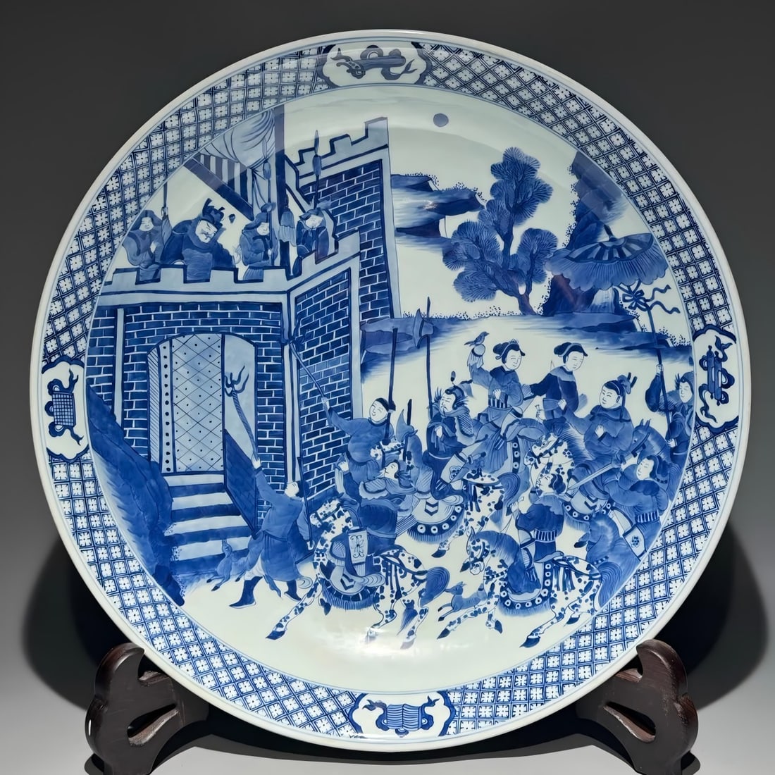 A Qing Dynasty Kangxi model blue and white Three Kingdoms general character story plate: Qing Dynasty Kangxi Blue and White Three Kingdoms Character Story Plate SIZE: H:9.5cm D:46.5cm (The Dimensions Of All Batches Are Manually Measured.If You Need More Detailed Information, Please