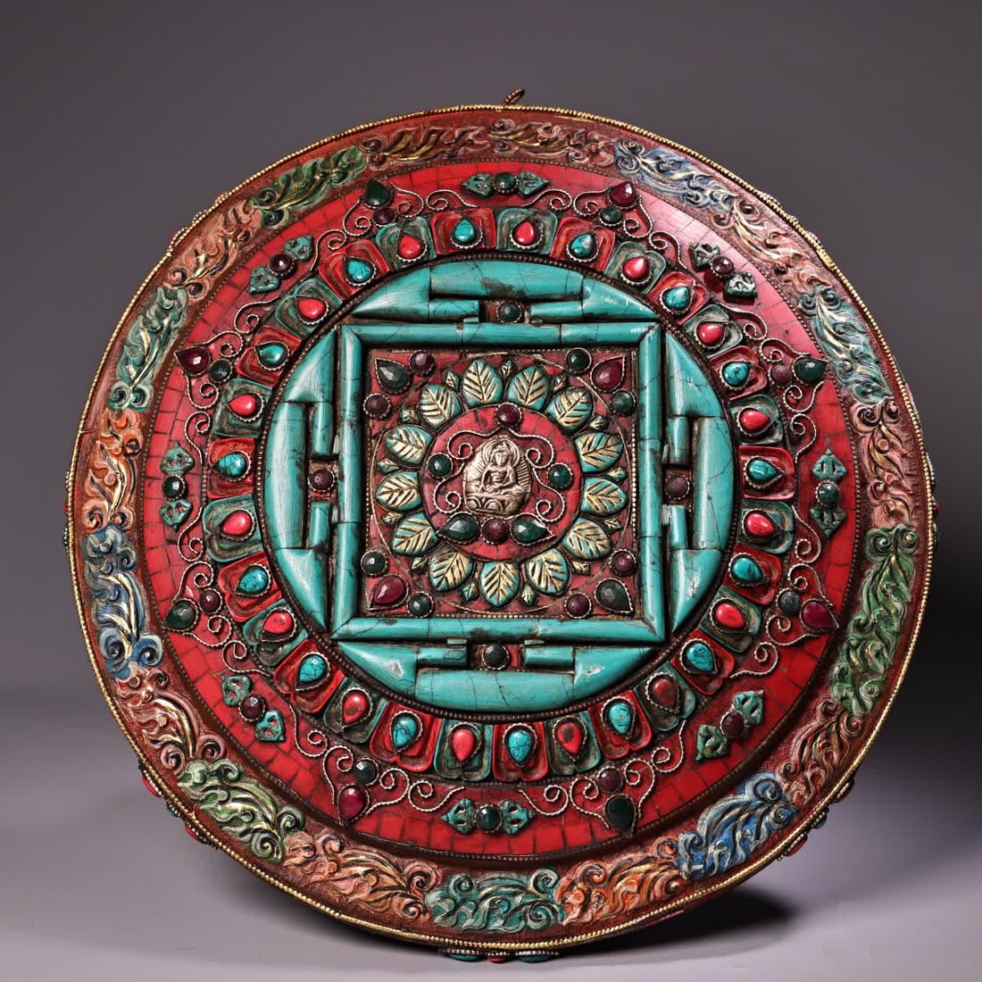 A Qing Dynasty high-relief engraved painted inlaid gemstone mandala thangka: Qing Dynasty high relief carved painted inlaid gemstone mandala thangka SIZE: W:1000g W:28cm (The Dimensions Of All Batches Are Manually Measured.If You Need More Detailed Information, Please Contact 