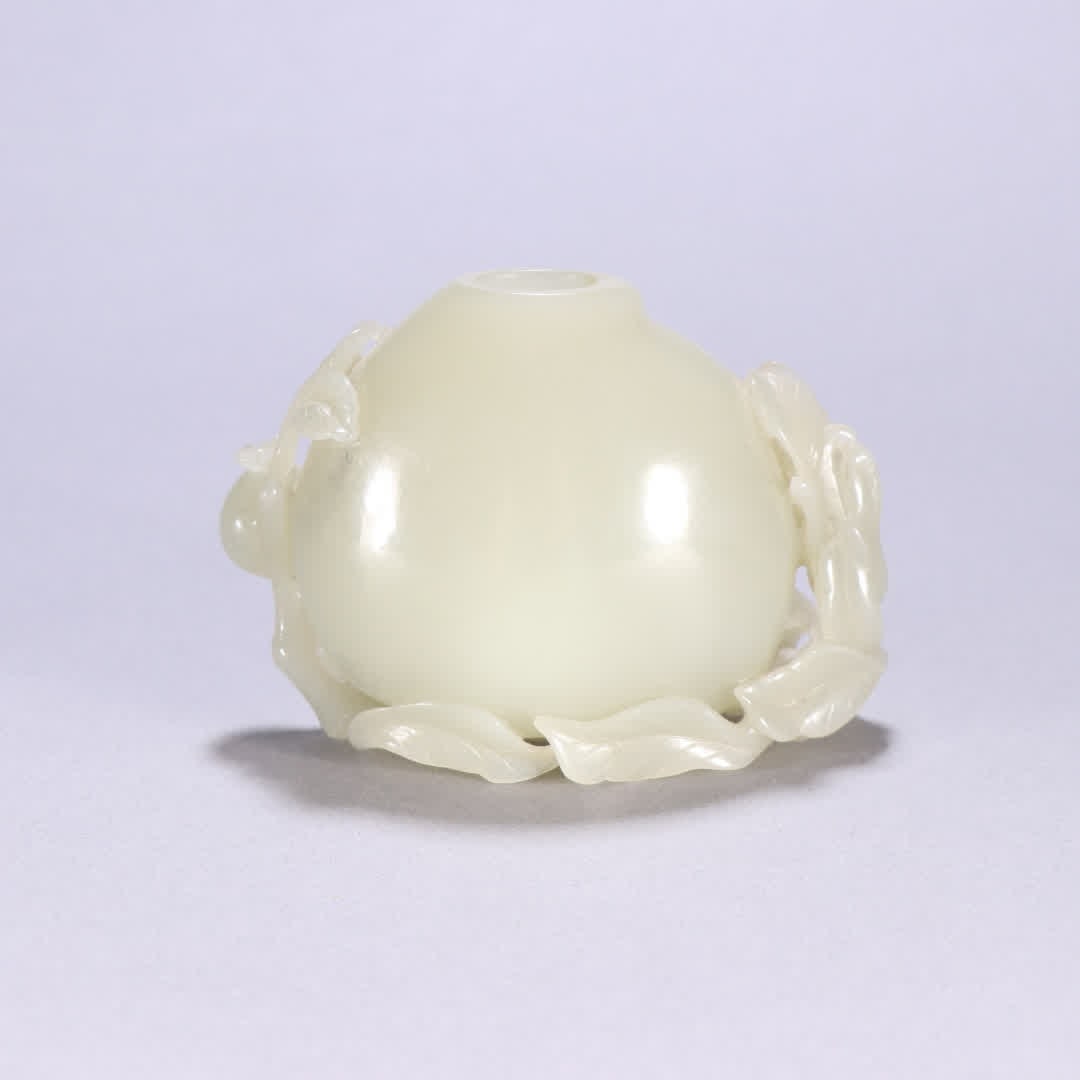 A piece of Qing Dynasty Hetian jade three washes: Qing Dynasty Hetian jade three more washes SIZE: H:6cm W:8.8cm W:140.9g (The Dimensions Of All Batches Are Manually Measured.If You Need More Detailed Information, Please Contact Our Customer Service 