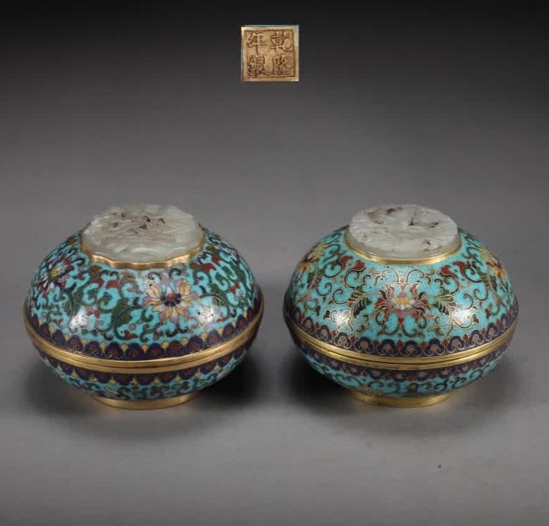 A pair of Qing Dynasty copper tire cloisonneenamel incense boxes (1 of 9)