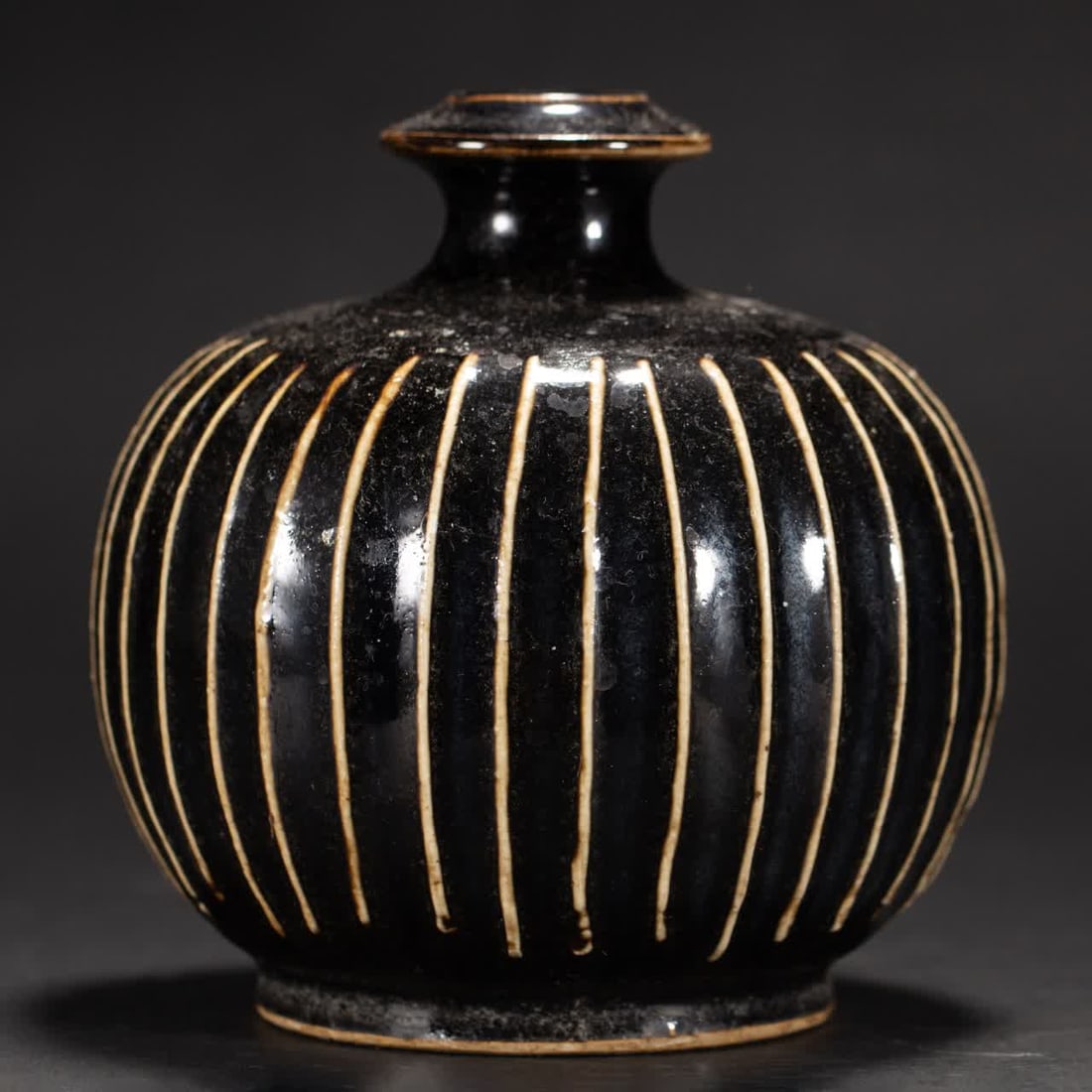 A Song Cizhou kiln melon jar (1 of 7)