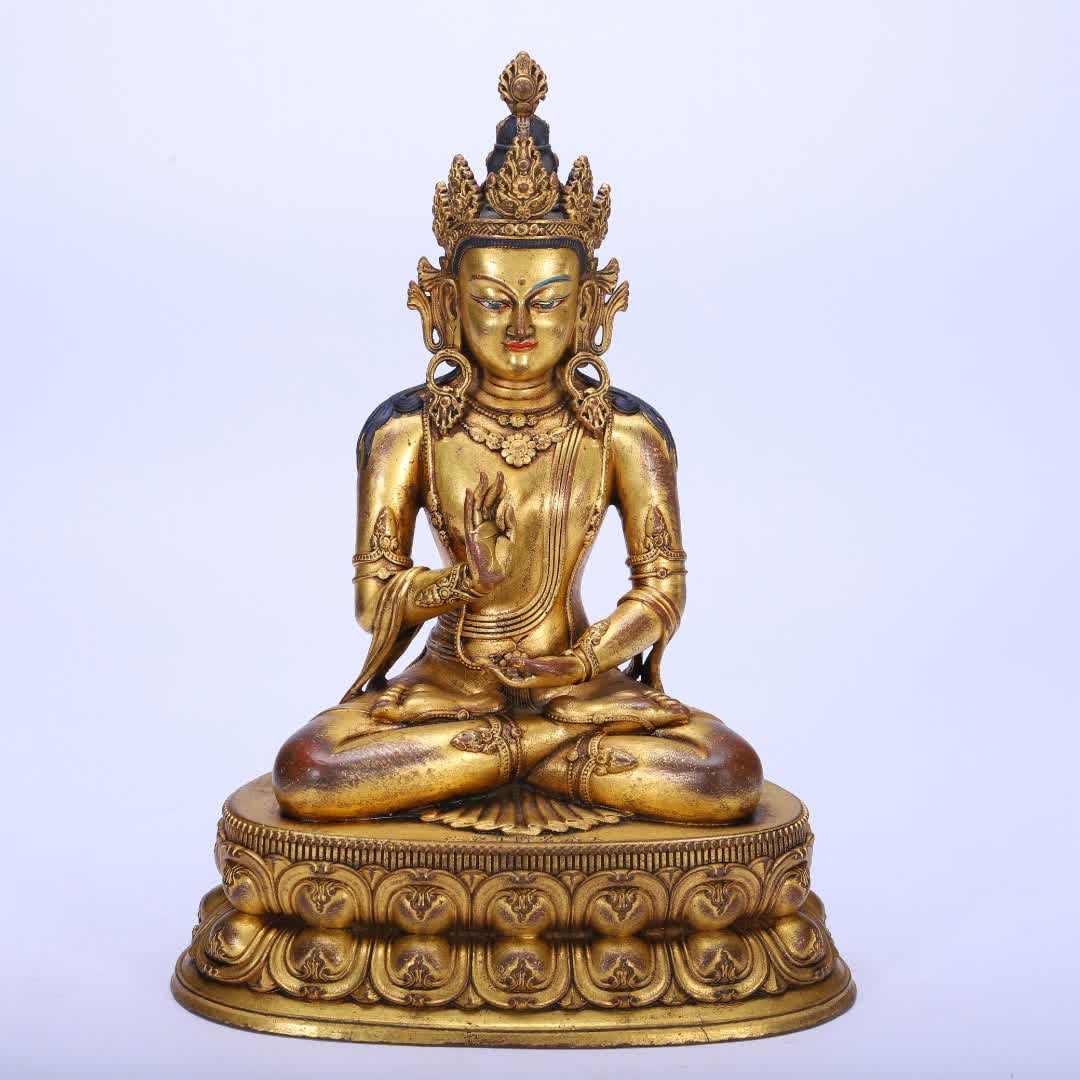 A bronze gilt Buddha statue of the Qing Dynasty (1 of 9)