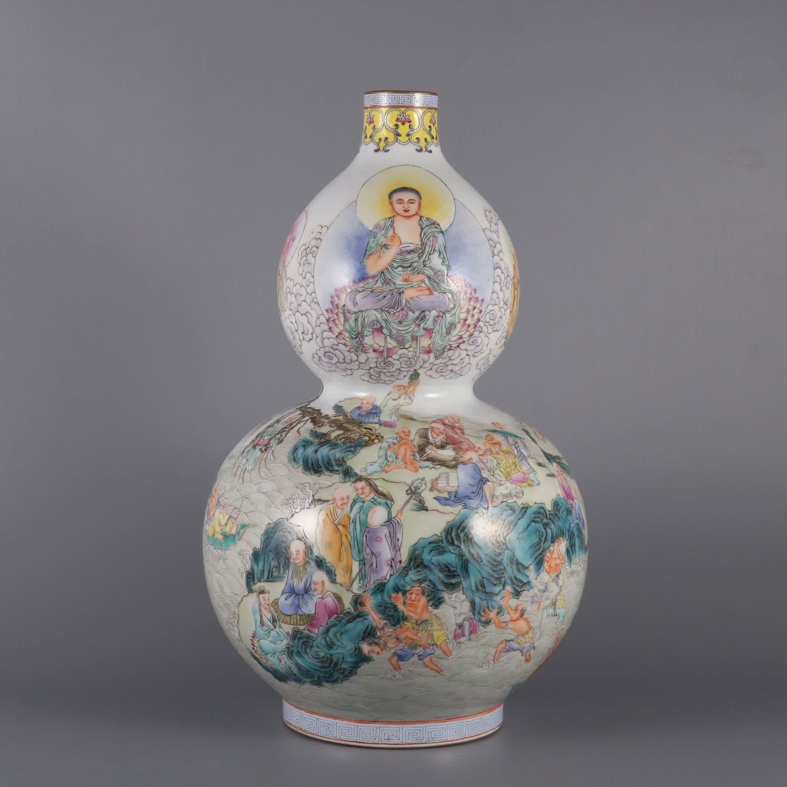 A large gourd bottle made in the Qianlong era of the Qing Dynasty in pastel Arhat Dynasty: Qing Dynasty Qianlong year pastel Arhat Dynasty Buddha large gourd bottle SIZE: H: 39.5cm Belly diameter 22cm MouthD: 4.5cm (The Dimensions Of All Batches Are Manually Measured.If You Need More Detail