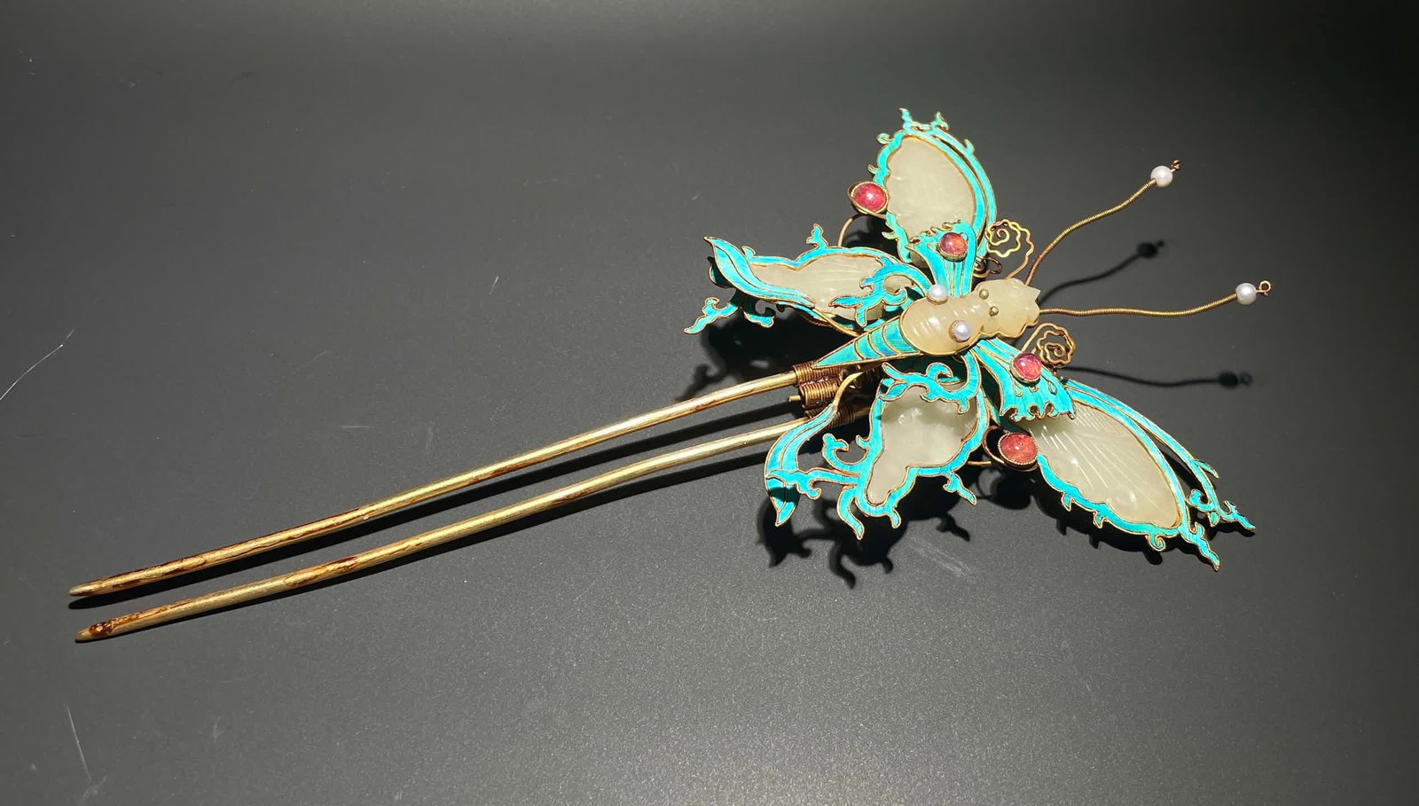 A Qing Dynasty silver-gilt jade-dotted emerald hairpin (1 of 7)