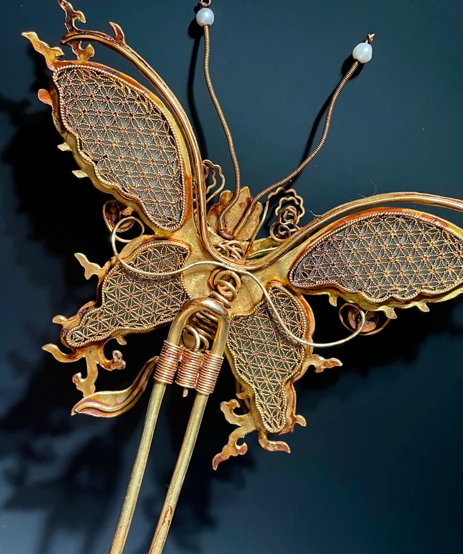 A Qing Dynasty silver-gilt jade-dotted emerald hairpin - 7