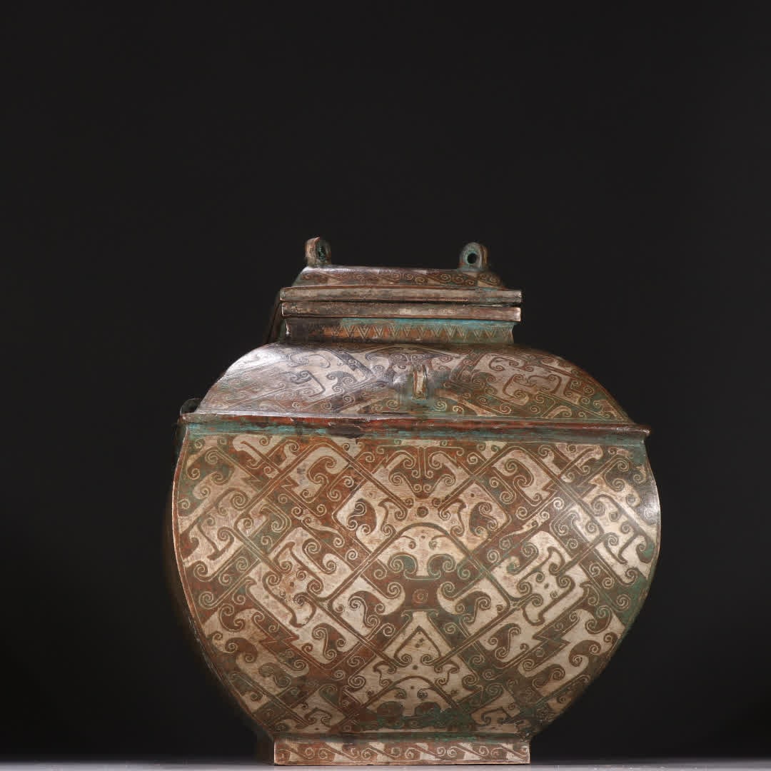 A Han Dynasty bronze silver square pot (1 of 9)