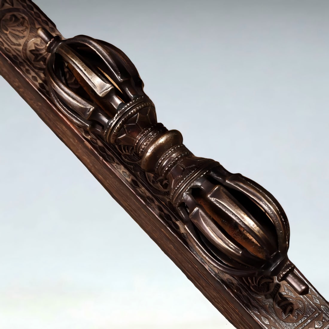 A Qing Dynasty nine-stranded Dorje demon-subduing pestle: Qing Dynasty nine-strand Dorje demon-subduing pestle magic weapon SIZE: W:450g L:20cm W:5cm (The Dimensions Of All Batches Are Manually Measured.If You Need More Detailed Information, Please Contact O