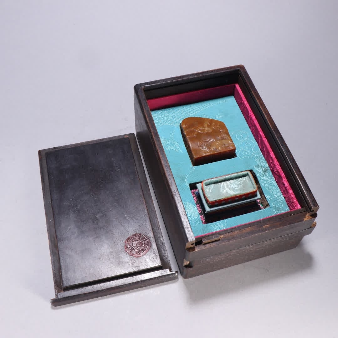 A Qing Dynasty Weng Danian style Tian Huangshi sika deer and spring seal: Qing Dynasty Weng Danian style Tian Huangshi sika deer Tongchun seal SIZE: H:5.2cm W:4.2cm W:81.1g (The Dimensions Of All Batches Are Manually Measured.If You Need More Detailed Information, Please Co