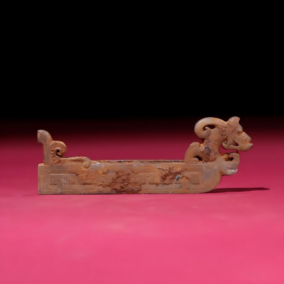 A Han Dynasty jade dragon buckle (1 of 9)