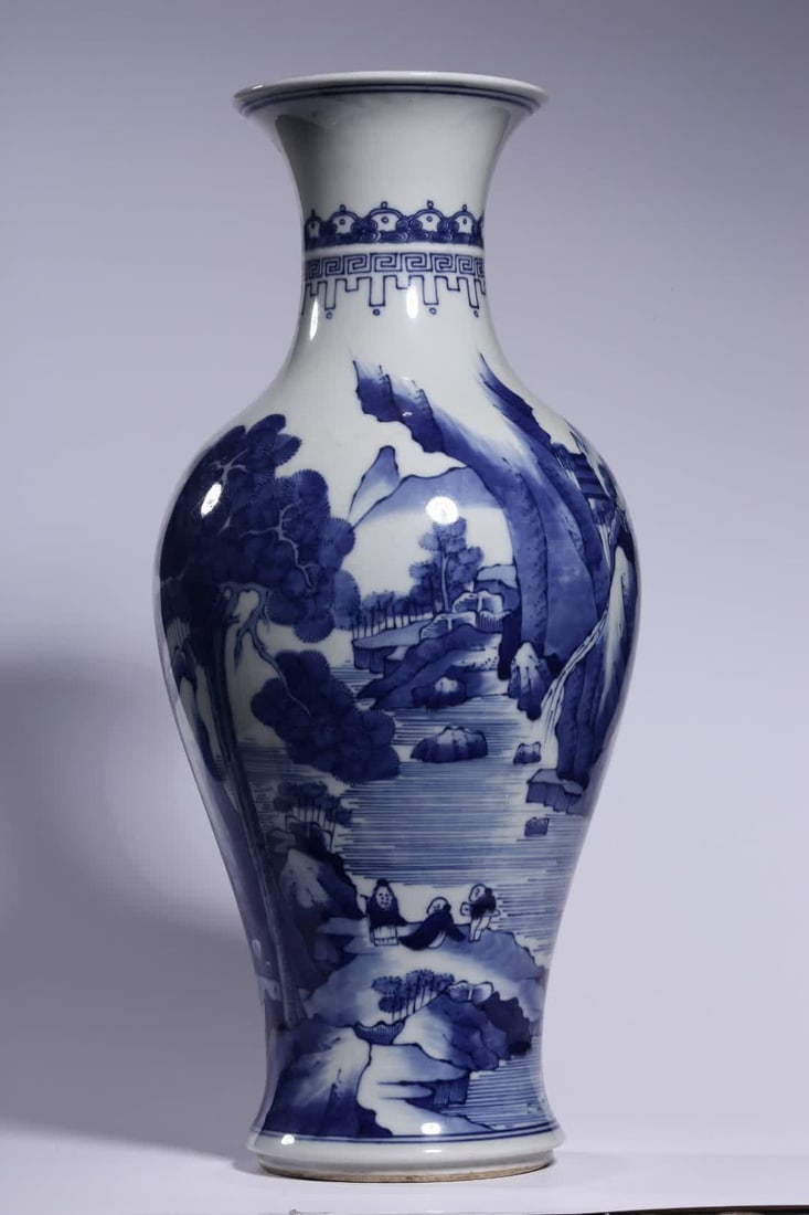 A Qing Dynasty blue and white landscape landscape pattern appreciation bottle (1 of 9)