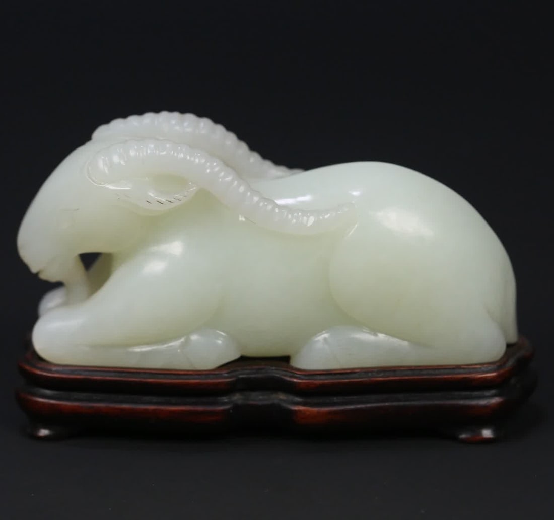 A Qing Dynasty Hetian jade goat ornament: Qing Dynasty Hetian jade goat ornament SIZE: 8.7x2.7x4.1cm W:151.5g (The Dimensions Of All Batches Are Manually Measured.If You Need More Detailed Information, Please Contact Our Customer Service Befo