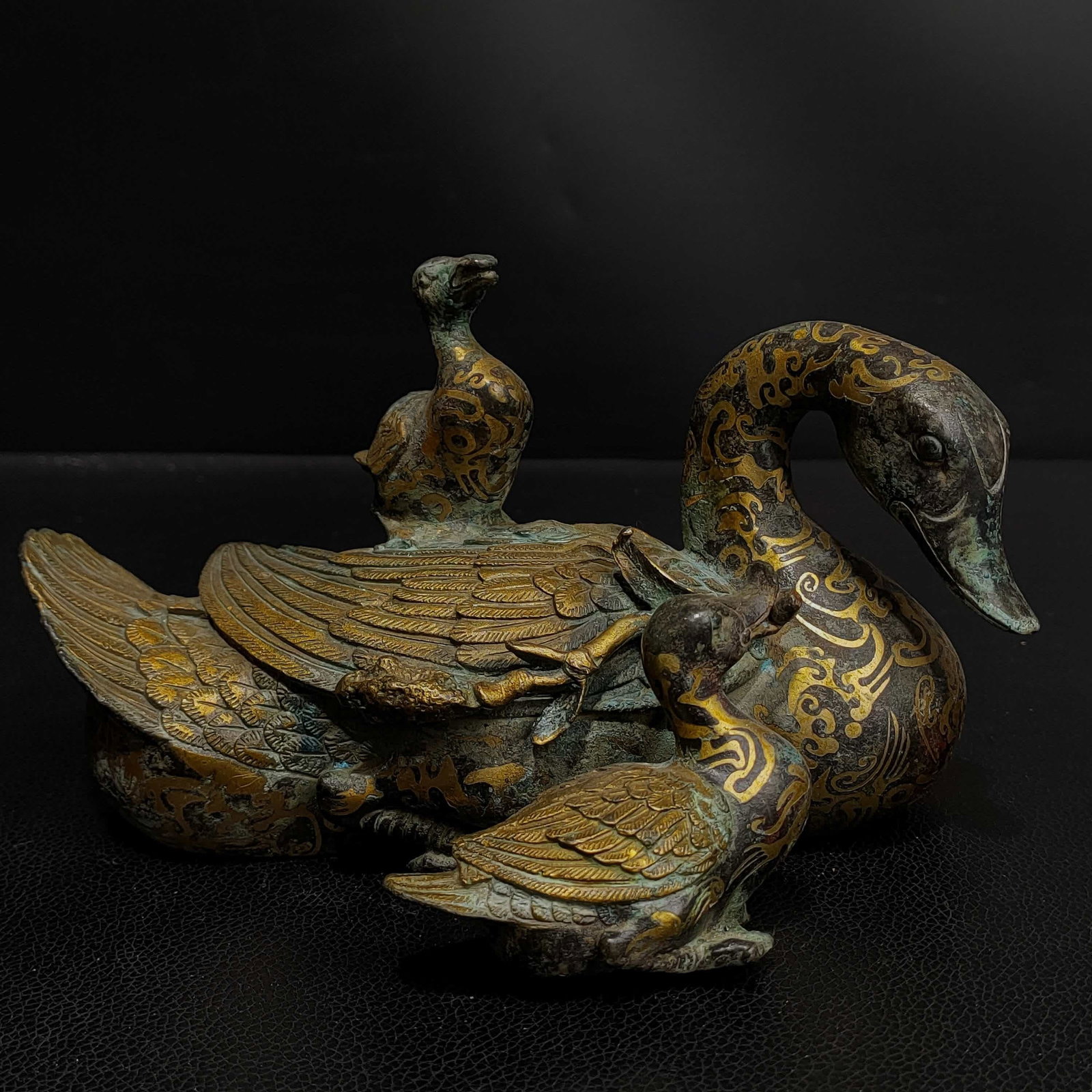 A Shang Dai Cuo gold copper duck ornament: Shang Dynasty Cuo Jin Bronze Duck Ornament SIZE: L:17cm W:7cm H:12cm W:1.5kg (The Dimensions Of All Batches Are Manually Measured.If You Need More Detailed Information, Please Contact Our Customer Ser