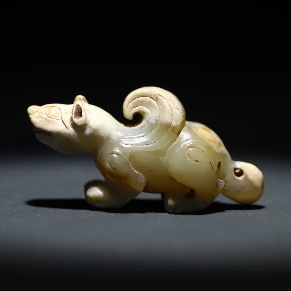 A piece of ancient jade beast: The ancient jade beast handle SIZE: 3x5.85x2.3cm W:34g (The Dimensions Of All Batches Are Manually Measured.If You Need More Detailed Information, Please Contact Our Customer Service Before Bidding.)