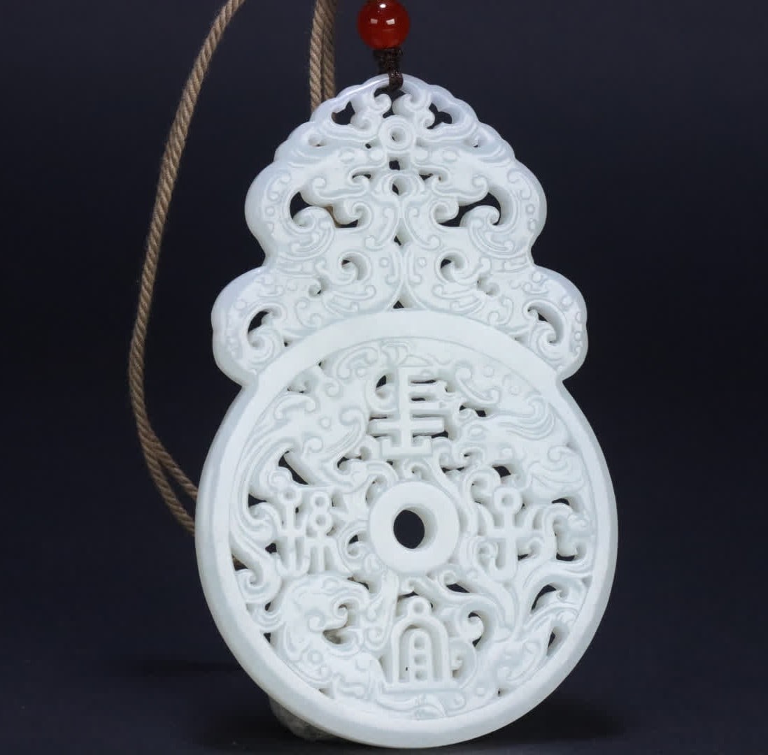 A Qing Dynasty Hetian white jade carved dragon and phoenix pattern descendant Changyi card (1 of 9)