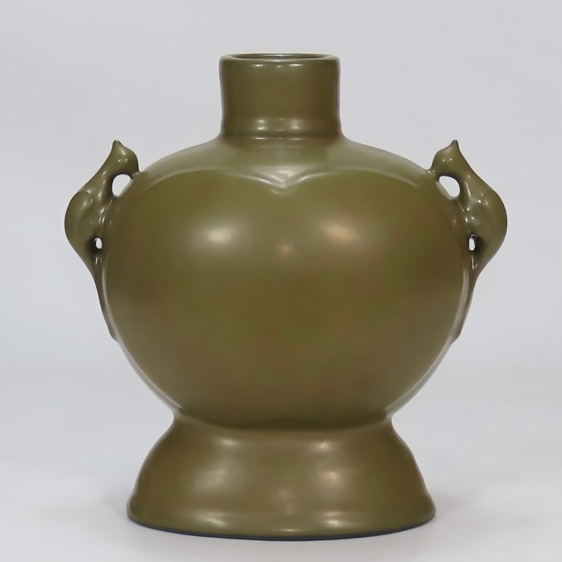 A piece of Qing Dynasty Yongzheng year tea end dove ear zun: Qing Dynasty Yongzheng year tea end dove ear zun SIZE: H:23.2cm W:23cm (The Dimensions Of All Batches Are Manually Measured.If You Need More Detailed Information, Please Contact Our Customer Service B