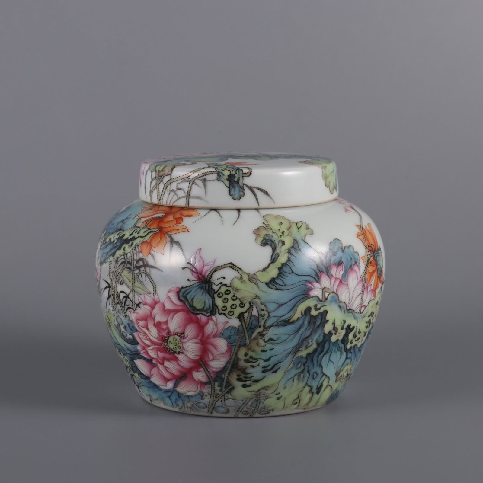 A tea jar made in the Yongzheng period of the Qing Dynasty (1 of 10)