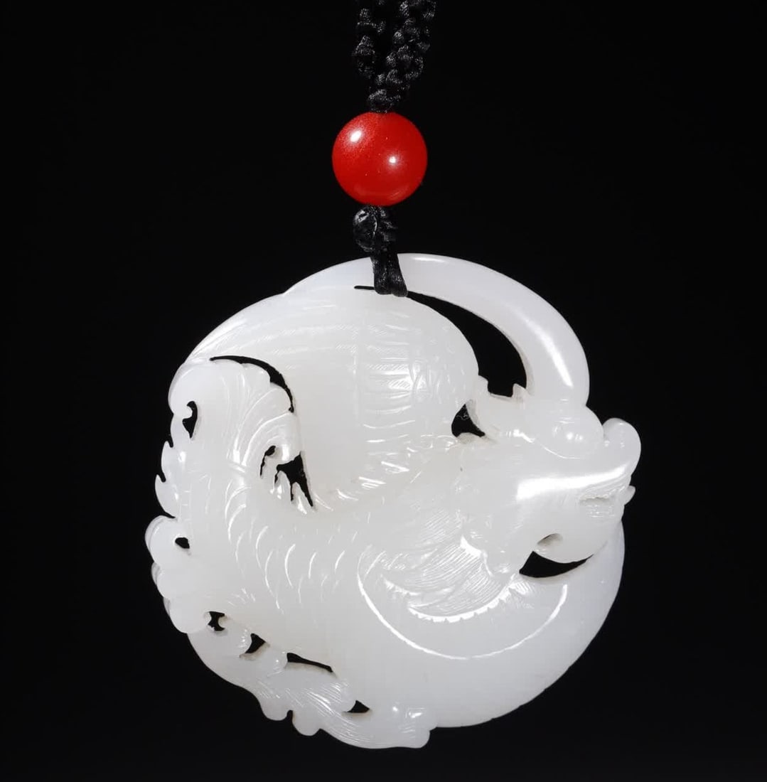 A Qing Dynasty Hetian jade fish dragon pendant (1 of 10)