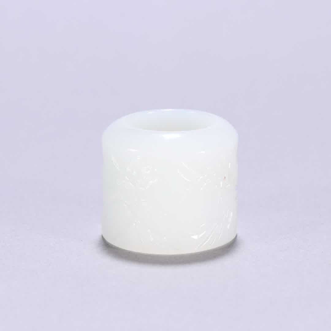 A Qing Dynasty Hetian jade landscape figure finger: Qing Dynasty Hetian jade landscape figures SIZE: Inner diameter 2.1cm W:2.9cm W:40g (The Dimensions Of All Batches Are Manually Measured.If You Need More Detailed Information, Please Contact Our Custo